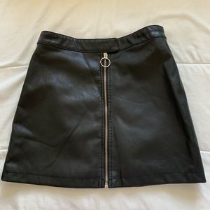 BLACK LEATHER SKIRT
